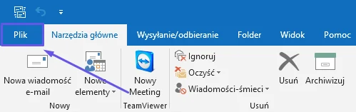 Klasyczny Outlook z zaznaczonym menu Plik w lewym górnym rogu okna